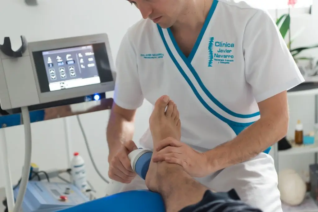 Equipo médico para tratamiento de ondas de choque focales-clinica de lesiones deportivas