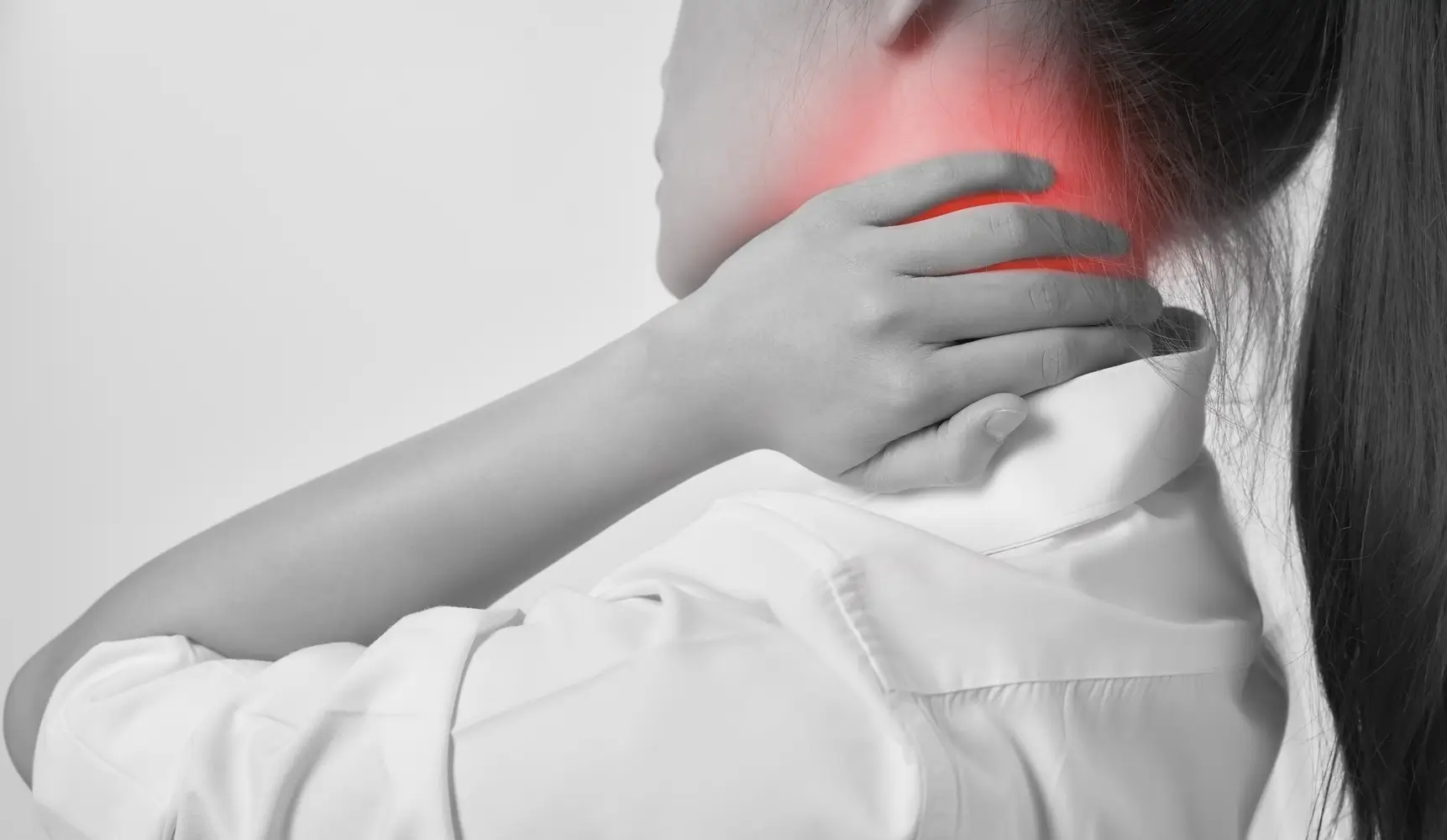 Imagen de columna cervical resaltando la zona afectada por cervicalgia- clínica de lesiones deportivas