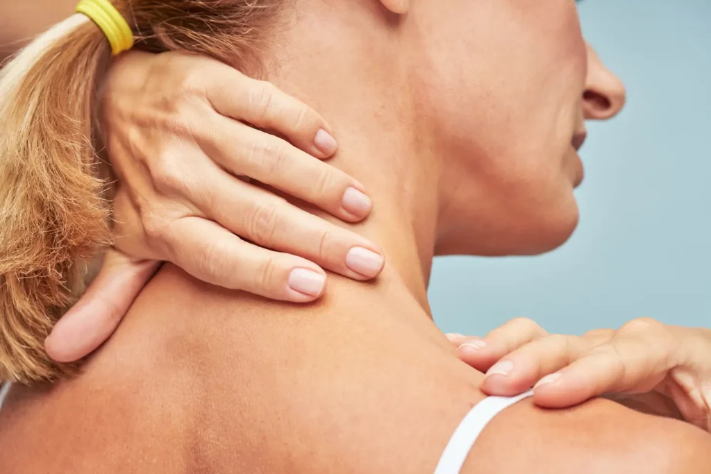 cuello con dolor cervical- clínica de lesiones deportivas