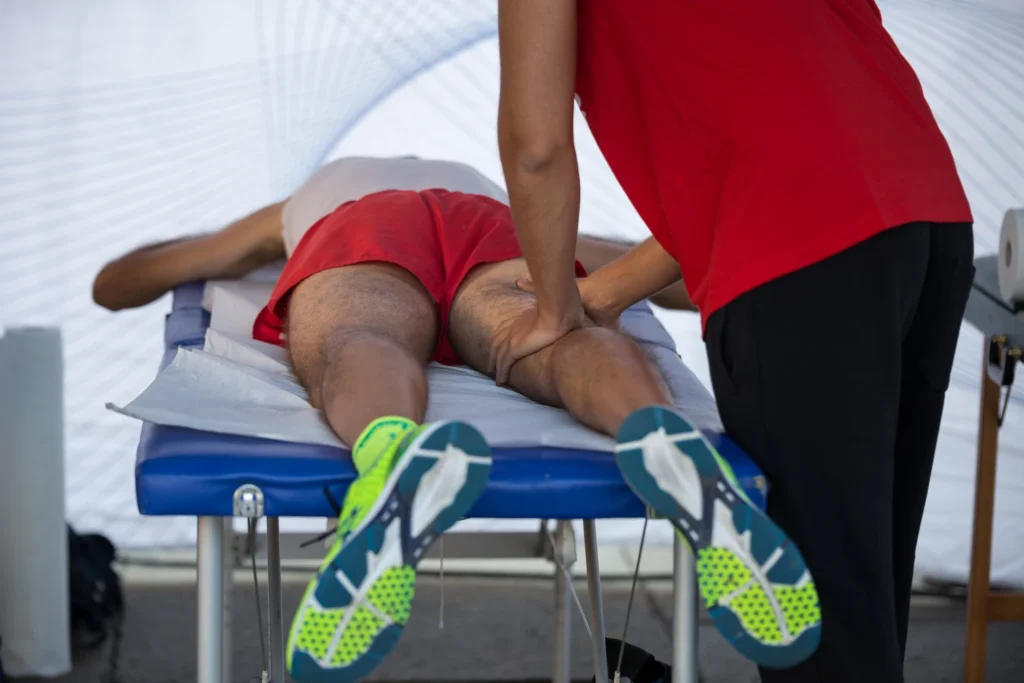fisioterapia aplicada en desgarro muscular del bíceps femoral - clinica de lesiones deportivas